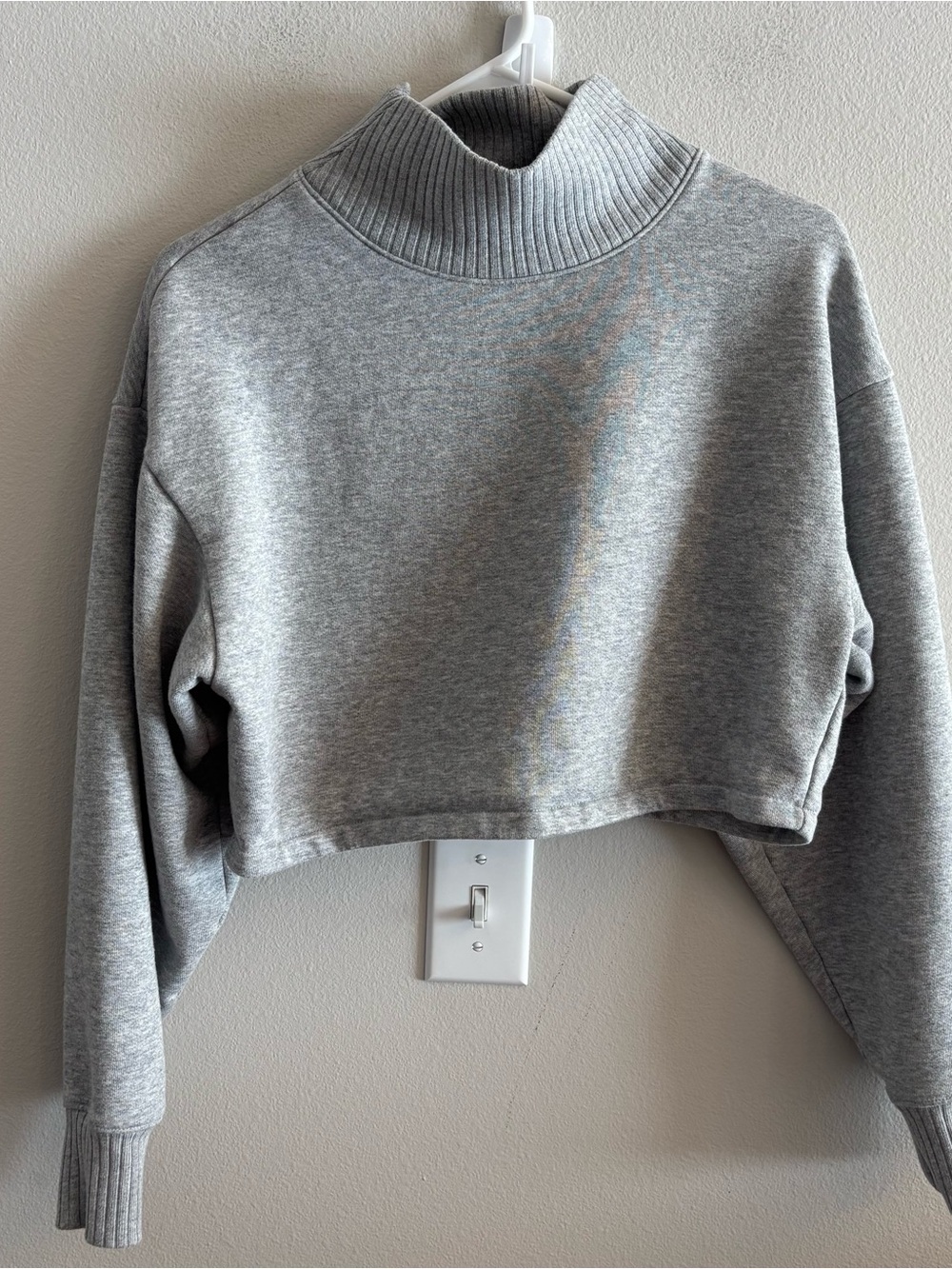 ALO Yoga Small Cropped Serenity Coverup Fleece Sweatshirt Top Ribbed Neck Gray - Picture 6 of 14